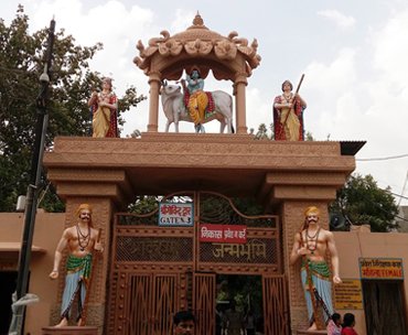 Balaji Tours & Travels, TAXI SERVICE IN MATHURA